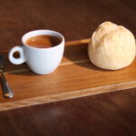 café espresso e pão de queijo