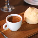 café espresso e pão de queijo
