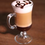 café mocha com desenho